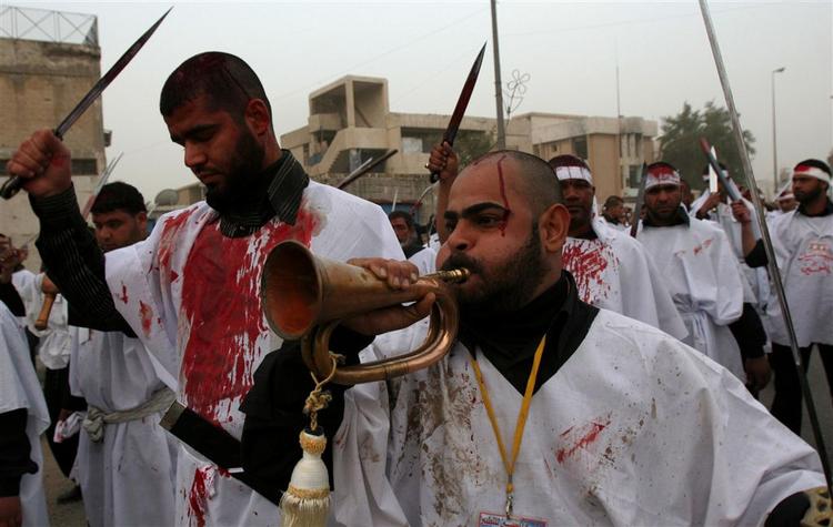 Ashura-højtiden markeres især i Kerbala, hvor mange pilgrimme går i optog. Her er foreløbig ingen meldinger om vold. 