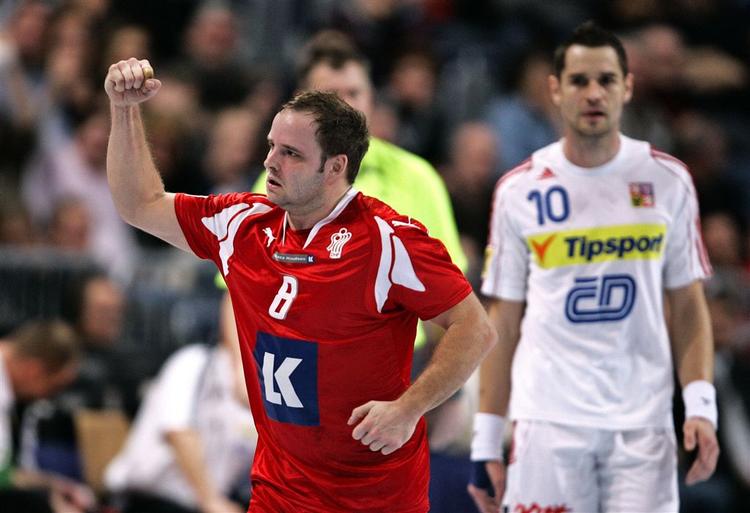 Lars Rasmussen, der her jubler efter en scoring, da Danmark mødte Tjekkiet søndag, kan sammen med holdkammeraterne se frem mod en finale næste søndag, mener Politikens netavis' læsere. 