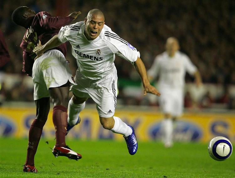 30-årige Ronaldo er klar til at skifte den hvide Real Madrid-trøje ud med den sort og rød stribede Milan-trøje. 