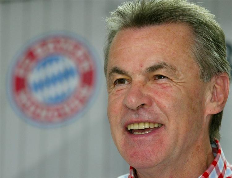 Ottmar Hitzfeld har ikke været aktiv træner i de to et halvt år, der er gået, siden han forlod Bayern München med en andenplads i Bundesligaen efter Werder Bremen. 