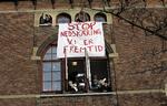 På Strandvejens Skole har eleverne nedlagt arbejdet i protest mod nedskæringer. 