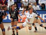 Melanie Smith, der her scorer for FCH Håndbold mod Randers, bliver en af tre etablerede stregspillere i Slagelse DT i næste sæson. 
