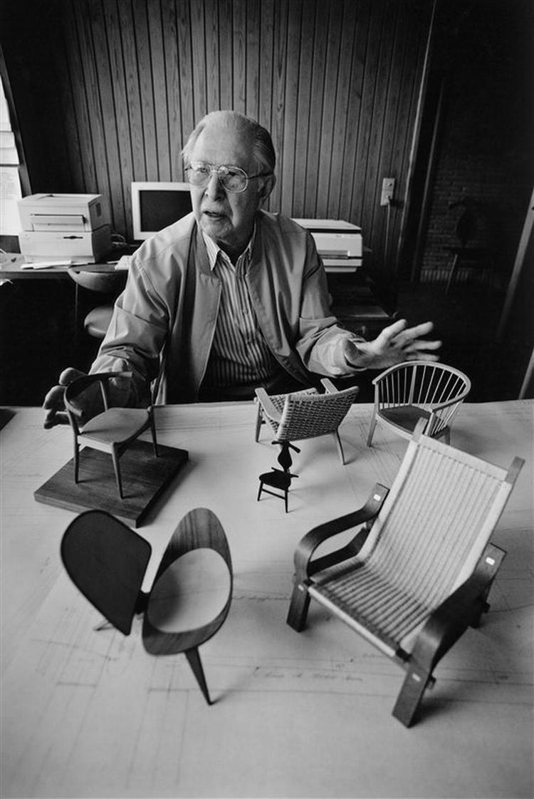 Hans J.  Wegner blev verdenskendt for sit stoledesign, og i Japan finder man et museum udelukkende med Wegners produktioner. 