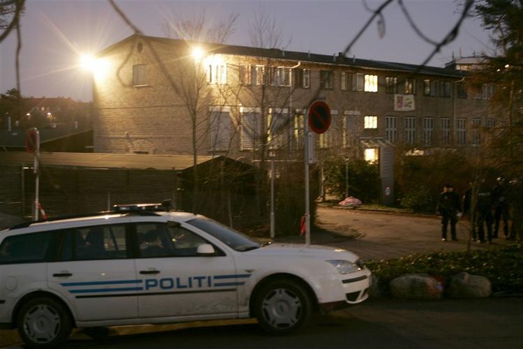 80 unge blev anholdt, da politiet ryddede en besat bygning i Københavns Nordvestkvarter. 