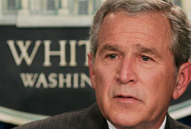 Bush opfordrer NATO-landene til at sende flere soldater til Afghanistans uroplagede områder. 