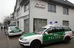 Tysk politi har spærret området ved den kinesiske restaurant af. 