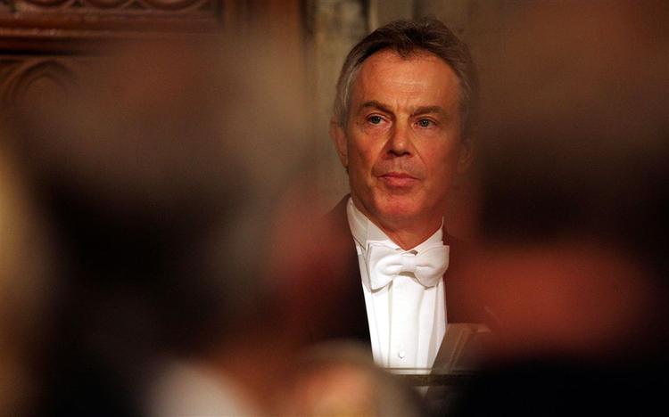 Tony Blair siger inddirekte, at Gordon Brown skal efterfølge ham som formand for Labour og premierminister. 