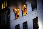 Dødsbrande koster hvert år mange dødsofre.  Her foto af en brand på Jagtvej i København i 2004. 