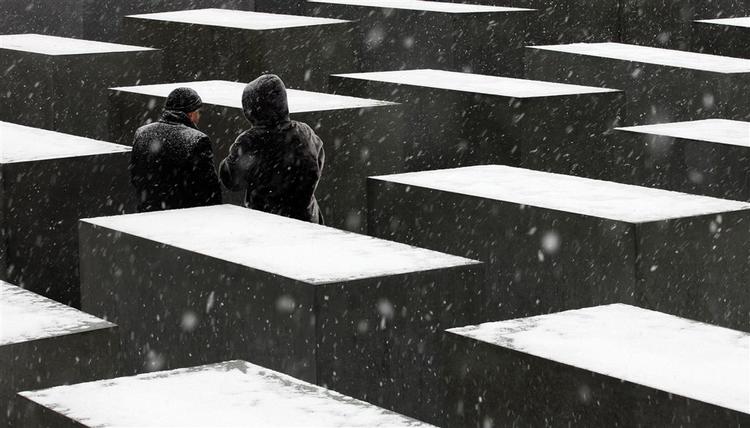 Holocaust-mindesmærket i Berlin. Søren Kam gav et bidrag til jødeudryddelsern - men tyskerne vil ikke udlevere ham. 