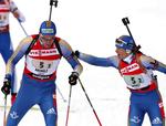 Björn Ferry og Anna Karin Olofsson ses under et skifte ved VM, hvor svenskerne triumferede i skiskydning. 