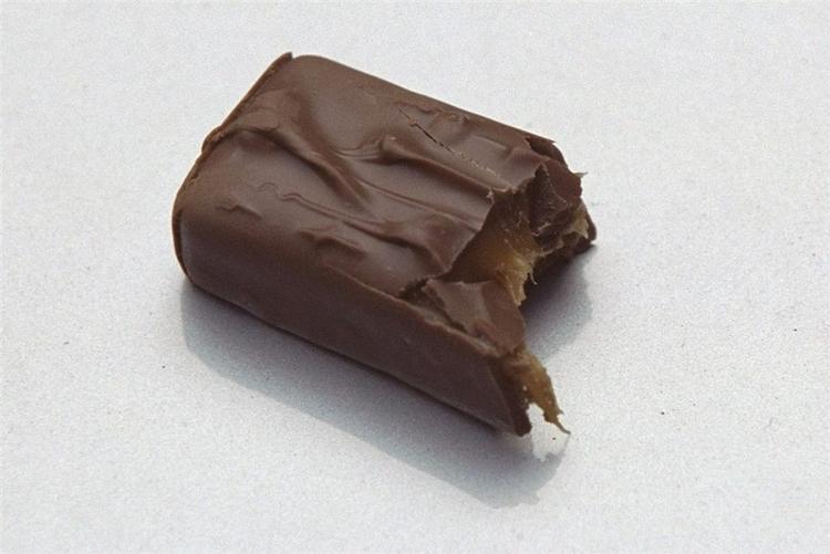 Her et stykke chokolade, som ikke indeholder fingre (arkivfoto). 