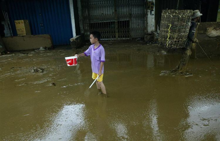 80 er omkommet, og mere regn er i vente i den indonesiske hovedstad Jakarta. 