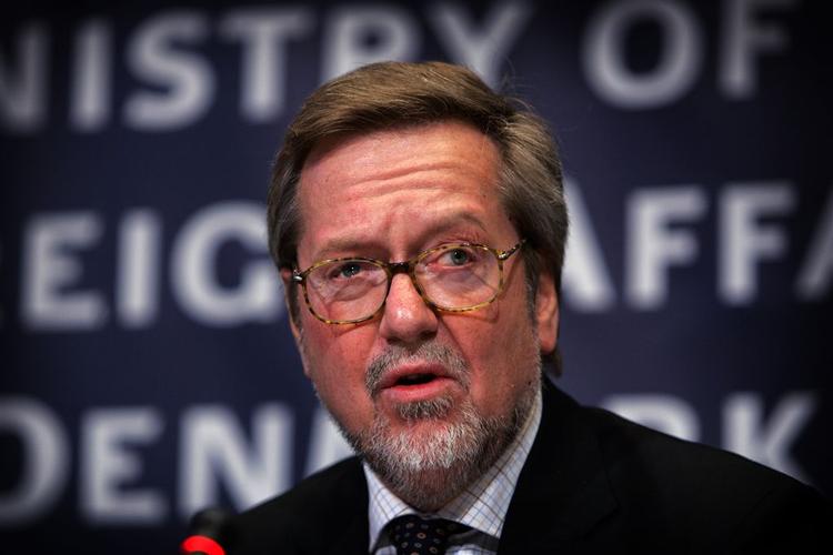 Udenrigsminister Per Stig Møller (K) lover, at Danmark vil bidrage væsentligt til EU's politistyrke i Kosova. 