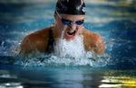 Julie Hjorth-Hansen satte i 2002 dansk rekord med 2.15,14 min., men formåede ikke siden at svømme op til samme niveau og kom ikke med til OL i 2004. Nu har hun en god chance i 2008, hvor kravet i 200 meter medley er lempet til 2.16,21 min. 