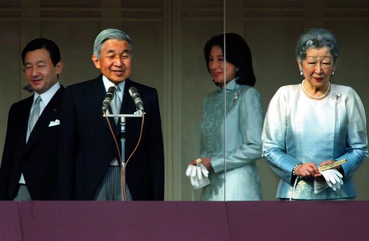 Japans kræver undskyldning fra forfatter. I baggrunden ses Kromprinsesse Masako. 
