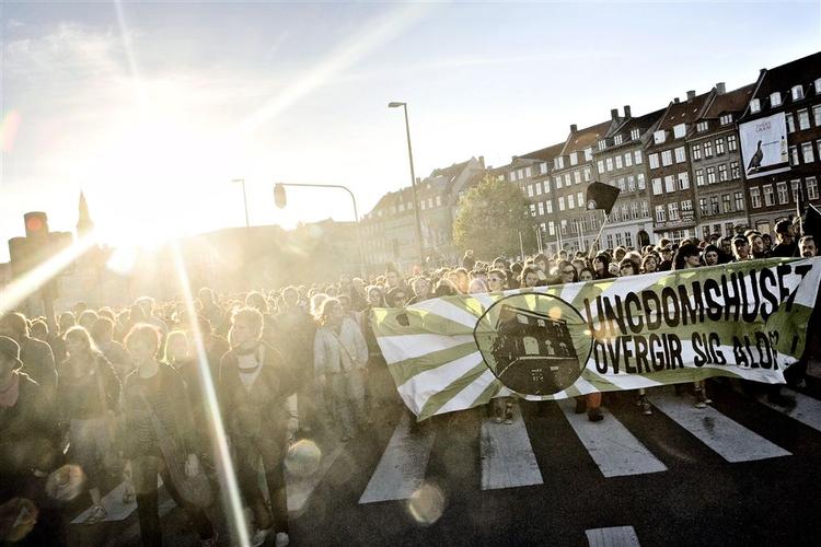 Ungdomshuset varsler demonstrationer i københavns gader fredag. 