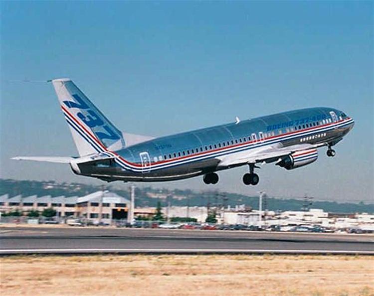 Det er en Boeing 737 som denne, som er blevet kapret. Det vides ikke hvor mange kaprere eller passagerer, som er ombord. 