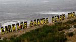 Greenpeace har flere gange demonstreret for mere opmærksomhed på klimaforandringer. Her gør de det nord for Prag. 