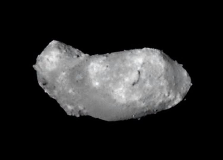 En asteroide på cirka 300 meter. 