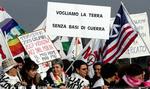 Øjenvidner skønner at op mod 100.000 deltog i demonstrationen mod udvidelsen af en amerikansk militærbase i Italien. 