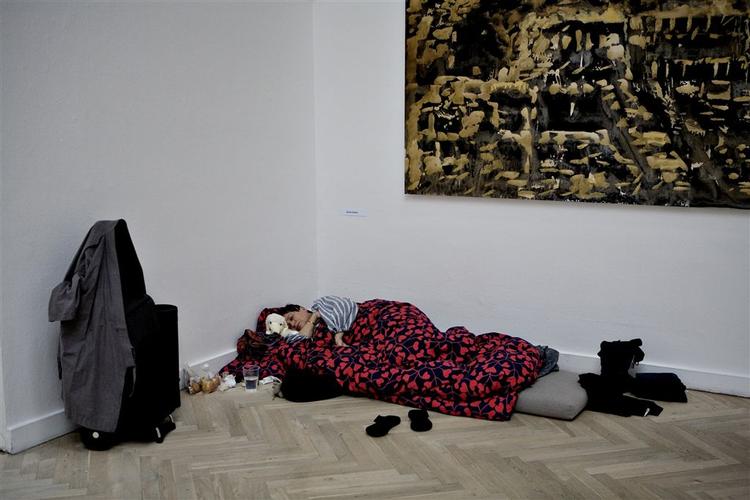Over hundrede kunstnere har tilbragt natten på Charlottenborg. 