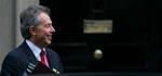 Premierminister Tony Blair offentliggjorde i går, at den britiske våbenlov bliver strammet, efter adskillige skudepisoder - hvor teenager-gangstere er involveret. 