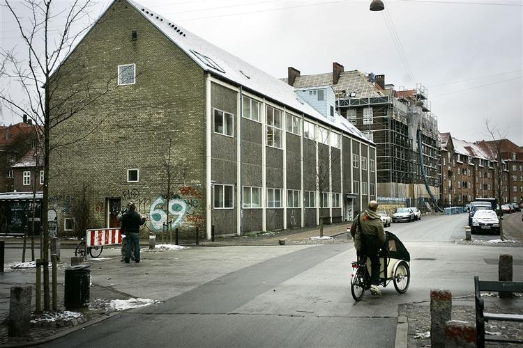 Til salg eller til leje - eller slet ikke ungdomshus? Skæbnen for huset i Stevsgade bliver snart afgjort. 