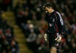 Liverpools polske landsholdsmålmand, Jerzy Dudek, var så urolig, at portugisisk politi måtte pacificere ham med håndjern. 