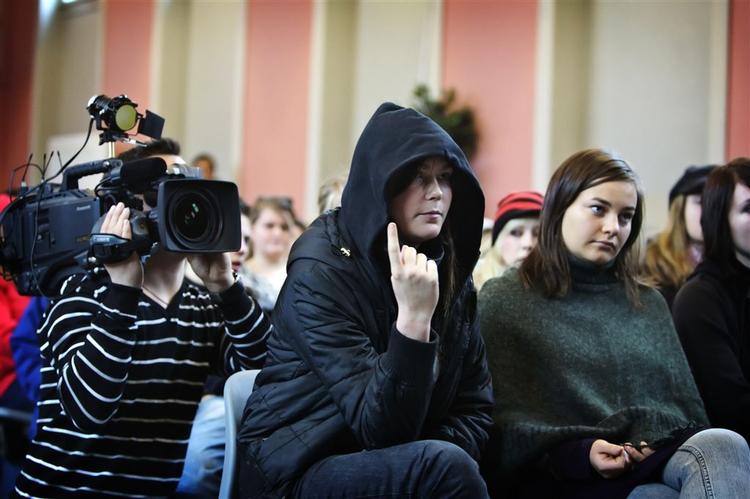 Elever fra Metropolitanskolen blev advaret mod Ungdomshusets voldelige demonstrationer. 