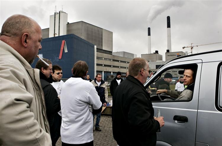 Skraldemænd spærrer ved Amagerforbrænding. 