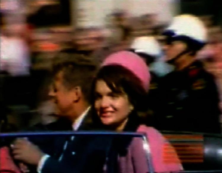 Den hidtil ukendte film optaget sekunder før dødbringende skud ramte John F. Kennedy. Billedet her er taget 90 sekunder før attentatet. 