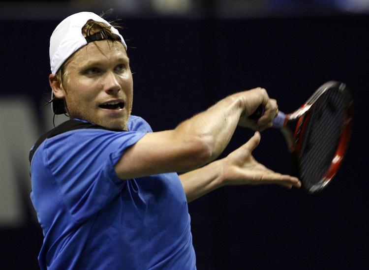 Efter ikke at have tabt et sæt i sine fire første kampe, tabte Kristian Pless 7-5, 7-6 i finalen i Cherbourg. 