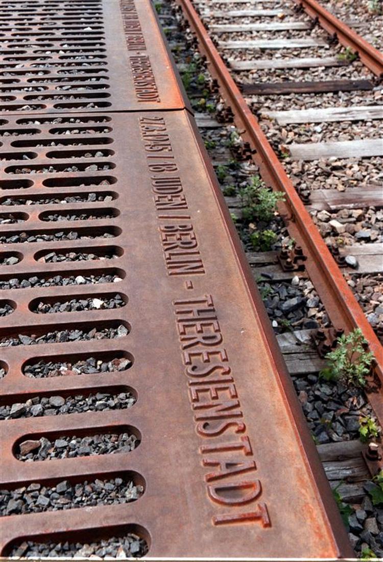 Mindesmærke i Berlin: Herfra kørte toget med jøder til koncentrationslejren Theresienstadt. 