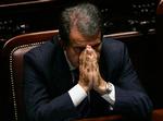 Prodi er ifølge italienske medier rasende. Nu skal han undersøge, om det er muligt, at han kan fortsætte som leder af regeringen i Italien. 
