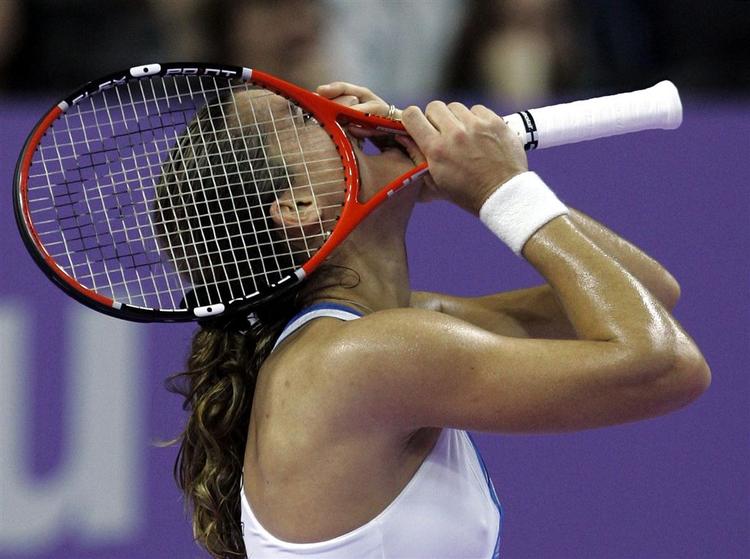 Amelie Mauresmo vandt 300.000 kroner mindre end sit mandlige modstykke, da hun erobrede sejrsskamlen i sidste års Wimbledon-turnering. 