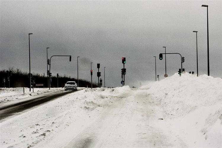 Der er stadig masser af sne i halvdelen af landet. Og det fortsætter i nat. 