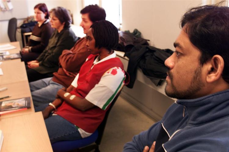 Sprogskoler skal ruste etniske minoriteter bedre til livet på de danske arbejdspladser. 