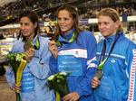 Anastasia Ivanenko (th.) er i 800 meter fri på kortbane det seneste halvandet år kun blevet besejret af Laure Manadou (i midten). Ved EM i 2006 fik Erika Villaecija Garcia bronze. 