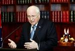Den amerikanske vicepræsident Cheney udelukker ikke militær intervention i Iran, men understreger, at det er den diplomatiske vej, der aktuelt er den gangbare. 
