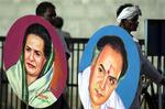 Ægteparret Gandhi er ikoner i indisk politik. Rajiv Gandhi blev myrdet ved et attentat 1991. I 2004 fik Sonia et magtfuldt comeback i indisk politik 