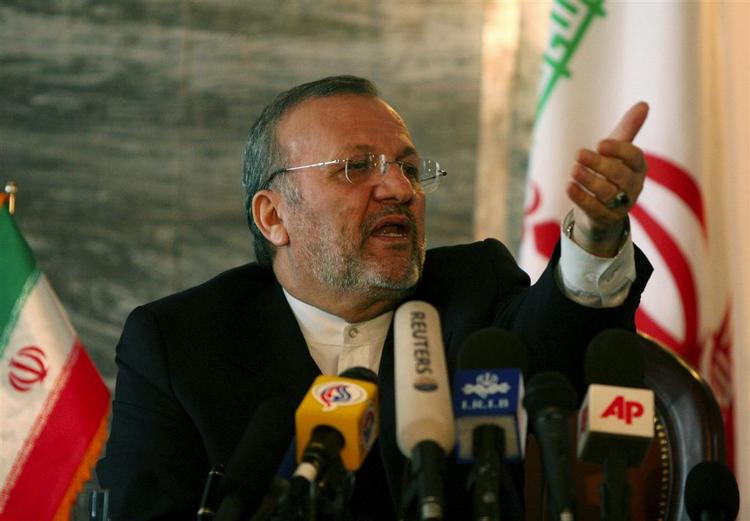 Den iranske udenrigsminister Manouchehr Mottaki, tror ikke USA har råd til at gå i krig med Iran. 