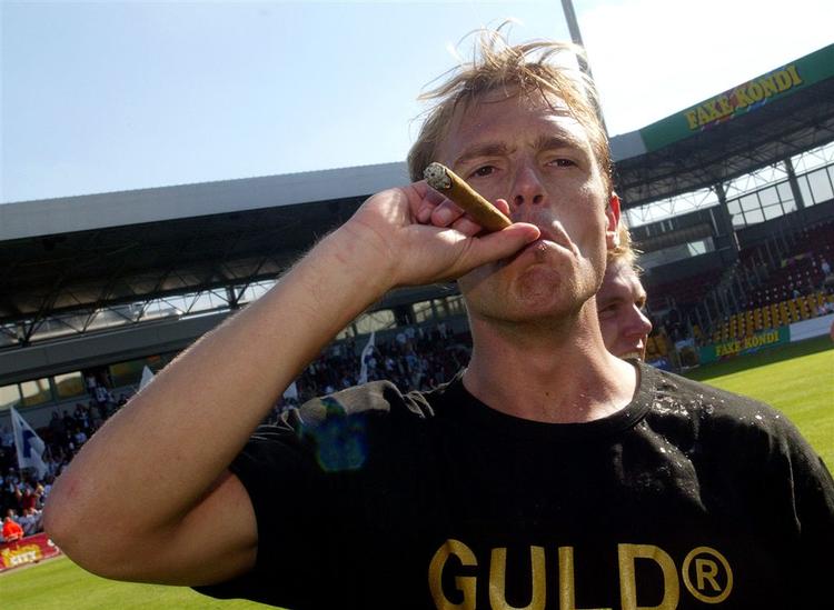 Ole Tobiasen blev dansk mester med FC København i 2003. Til august kan han nyde endnu en cigar, når han bliver far for første gang. 