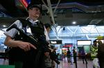 I august i fjor afværgede britisk politi et terrorangreb mod adskillige passagerfly mellem USA og Storbritannien. Foto fra Heathrow Lufthavn uden for London 
