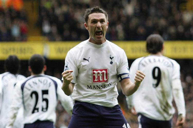 Tottenhams Robbie Keane fejrer scoringen til 3-0. Senere blev han udvist. 