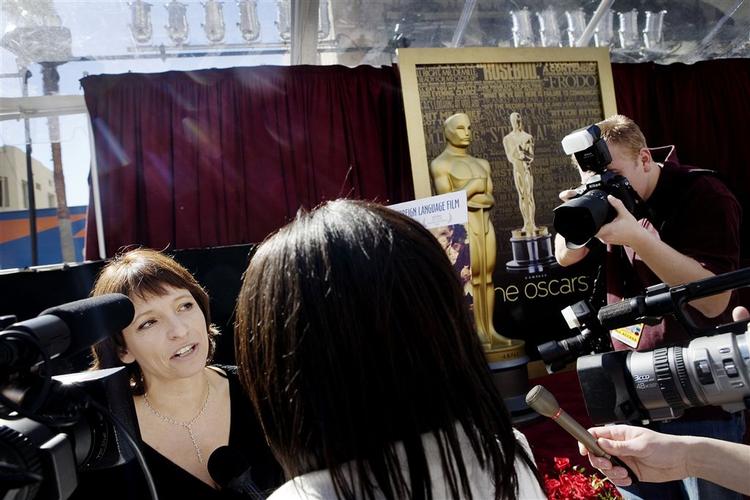 Susanne Bier var en ombejlet kvinde på dagens photoshoot. Tv-stationer fra hele verden fik interview. 