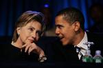To præsidentkandidater fra samme parti i samtale: Hillary Clinton og Barack Obama. 