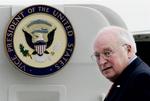 USA's vicepræsident Dick Cheney ved afgang mod Pakistan, hvor han forventes at tale dunder til præsident Pervez Musharraf. 