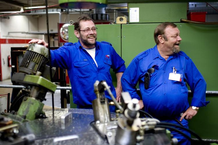 Parterne er blevet enige om atde ansatte i industrien har ret il to ugers betalt efteruddannelse om året. Her er det ansatte fra den fynske virksomhed Micro Matic, der er på  kursus. 