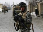 En fjerdedel af danskerne mener ikke, at der skal flere soldater til Nato-styrken i Afghanistan. Her patruljerer en amerikansk soldat. 