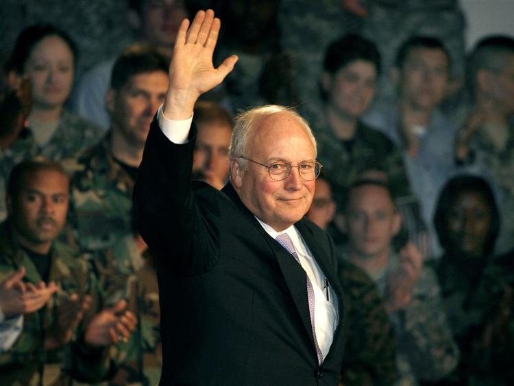Dick Cheney var i sikkerhed, da en eksplosion rystede den amerikanske militærbase i Afghanistan. 